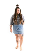 Load image into Gallery viewer, VINTAGE LEVI CUT OFFS - SIZE 34 #BT13
